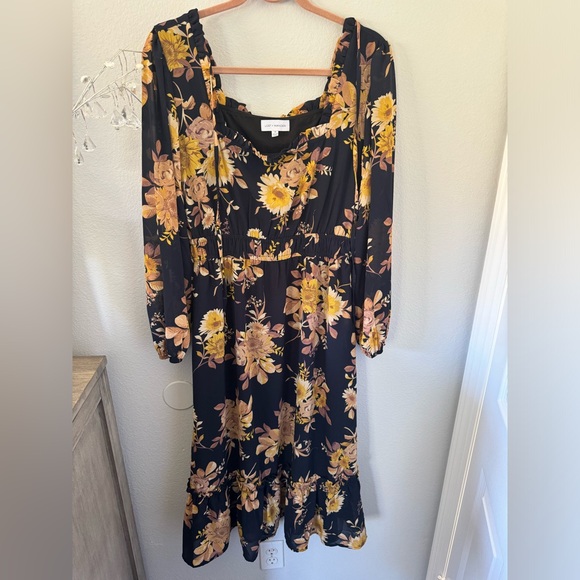 Lost + Wander Dresses & Skirts - Lost + Wander Midi floral Moody dress. Navy floral pattern. Size M. EUC.